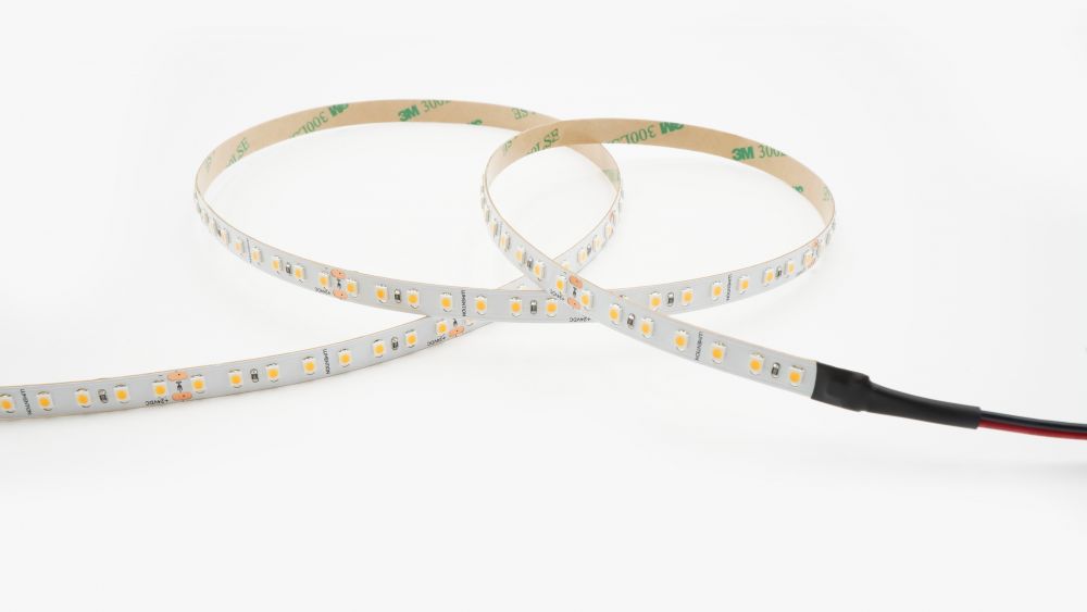 LUMENTION LED Strip 12W/M 0,4A 24V 3000K CRI≥90+ 144 LED/pm 5000x10x3mm Kniplengte 50mm IP20